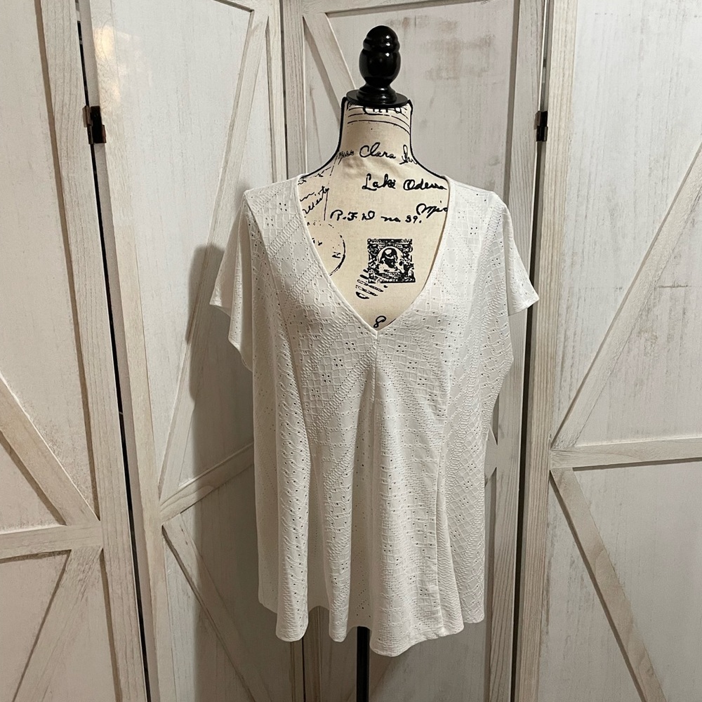 Torrid EUC eyelet style vneck swing top size 2X